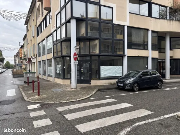 Local commercial 241 m²