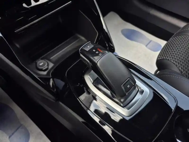 Peugeot 208 ii puretech 130 s&amp;s eat8 gt line — photo 10