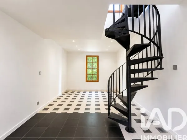 Bâtiment 1 pièce 87 m²