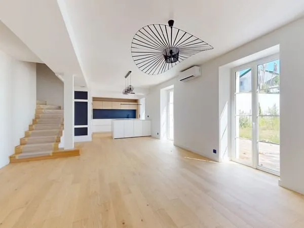 Maison 6 pièces 241 m²