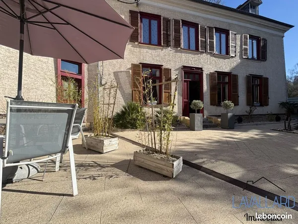 Château 7 pièces 240 m²