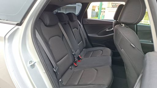 Hyundai i30 SW 1.0 T-GDi 120 - Business – 2017 – 61031 km – Essence – Boîte Manuelle — photo 36