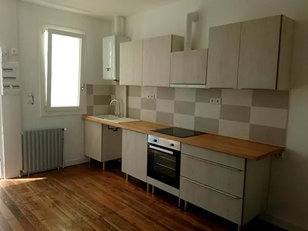 Maison Saintes 85 m2, belle veranda avec jardin arboré.