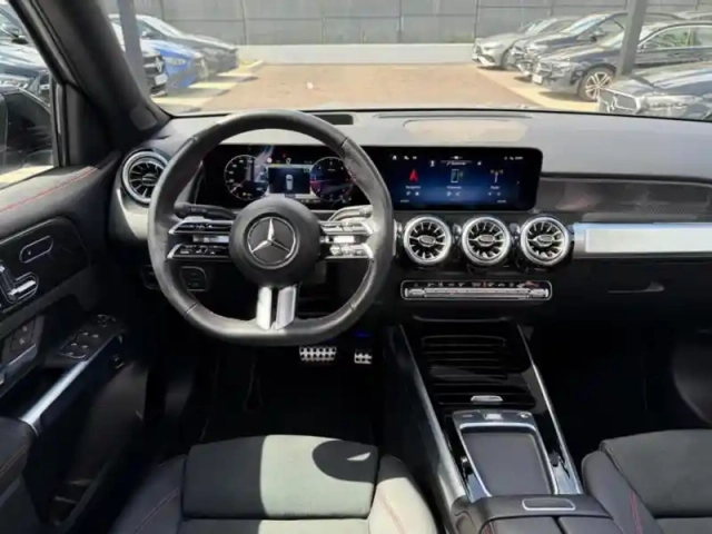 Mercedes Glb 200 d amg line — photo 31