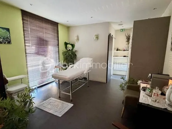 Local commercial 1 pièce 59 m²