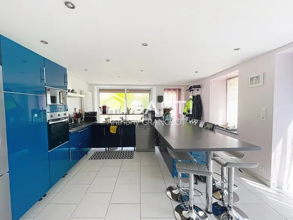 Maison familiale de 200M², 4 CHAMBRES,GARAGE, JARDIN,