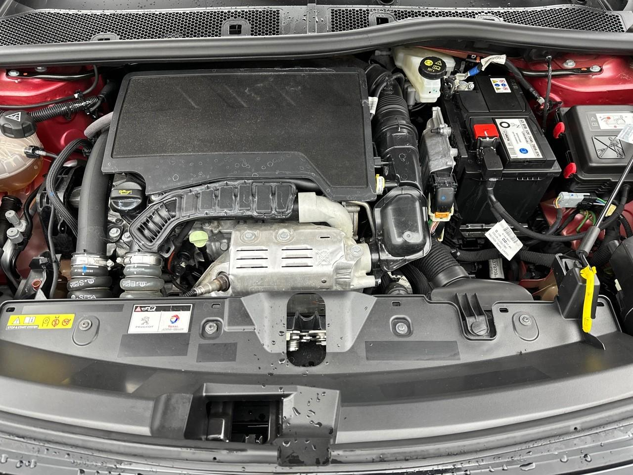Peugeot 2008 puretech 130 s&s eat8 gt — photo 13