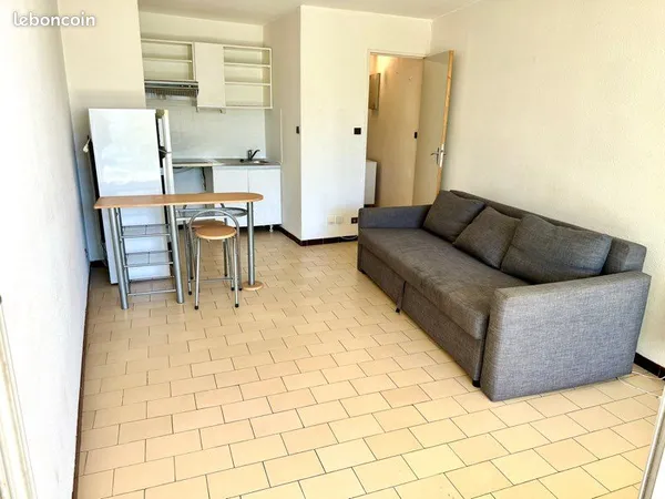 T2 50 M de la mer quartier couchant sud lumineux