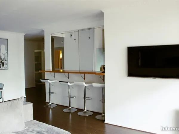BEAU 4 PIÈCES avec terrasse et jardin, 140 m² privatif