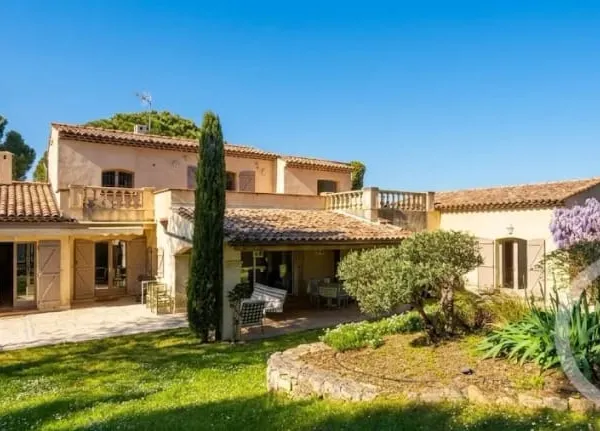Maison 7 pièces 240 m²