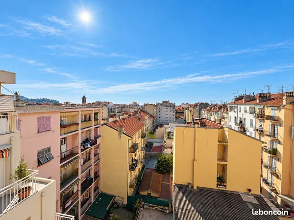 NICE - RUE DABRAY - DERNIER ÉTAGE - 2 PIÈCES 27 m² - VUE DÉGAGÉE