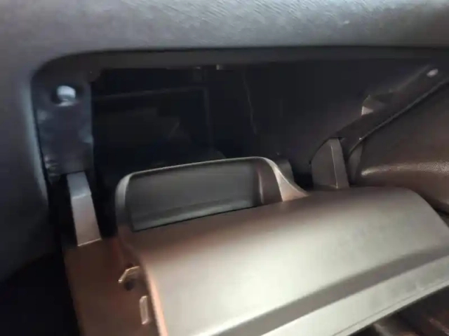 Peugeot 208 puretech 100 s&amp;s bvm6 — photo 30