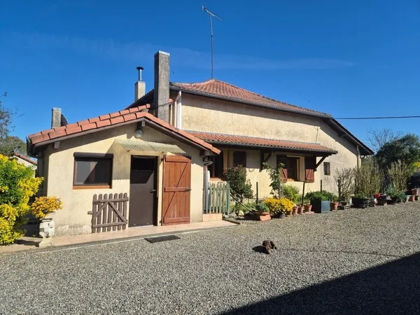 BAISSE DE PRIX - Maison de 170m2 avec dépendances, plusieurs hangars et box à chevaux