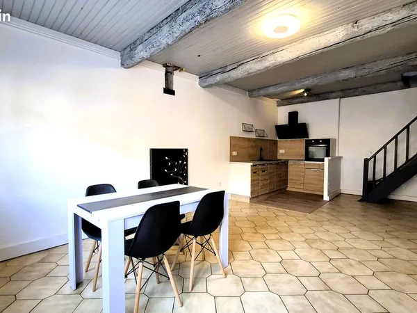 Maison de village- à louer- T3 bis- 64m²- La Palme