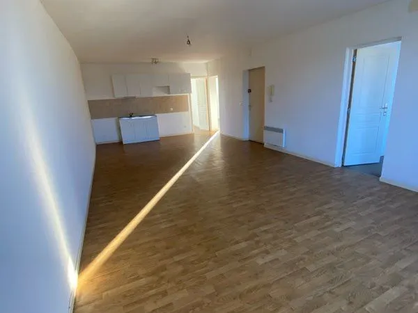 F4 spacieux et très lumineux. Superficie 85 m²