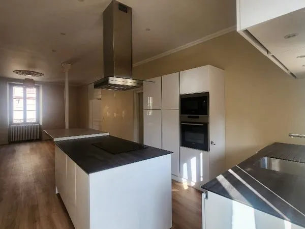 APPARTEMENT . 3 PIECES . 92m²