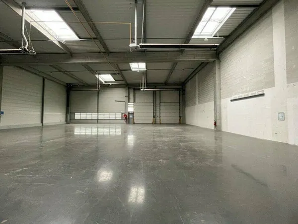 Entrepôt 2 pièces 973 m²
