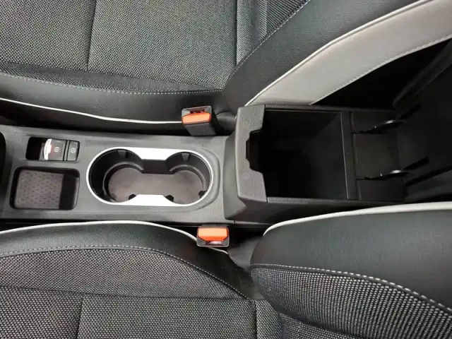 Renault Captur tce 140 edc - 21 — photo 24