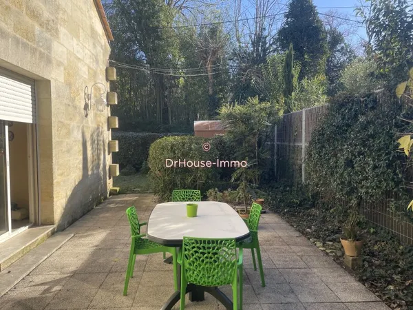 Ravissante échoppe bordelaise de Type T3 de plain-pied avec terrasse et jardin arboré