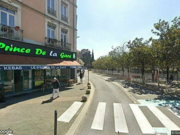 Local commercial 220 m²