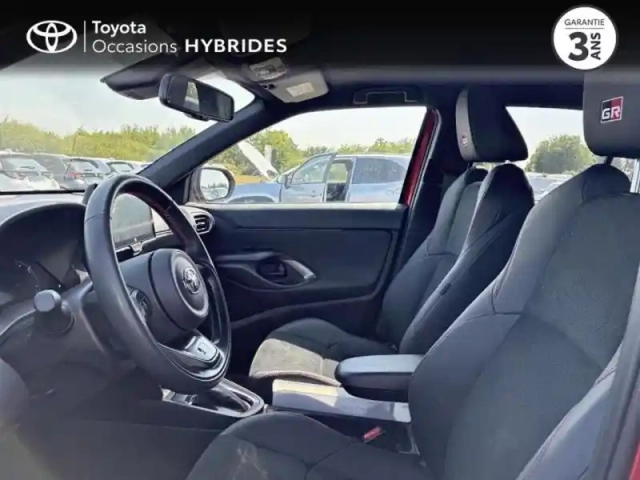 Toyota Yaris cross 116h gr sport my22 — photo 11