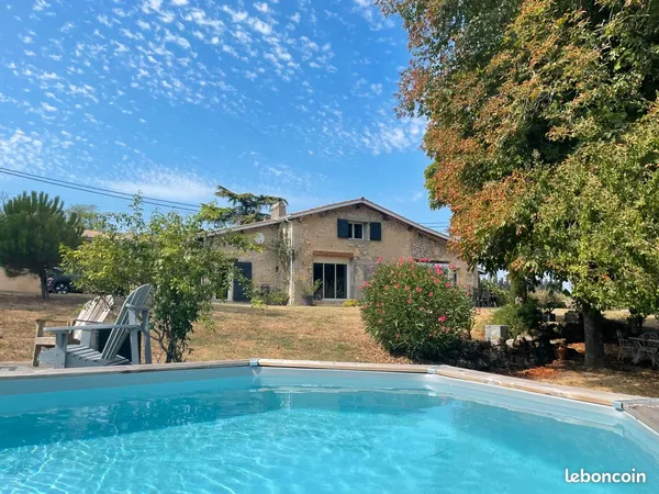 Maison en pierre rénovée avec charme, vue exceptionnelle sur le vignoble de lussac St Emilion