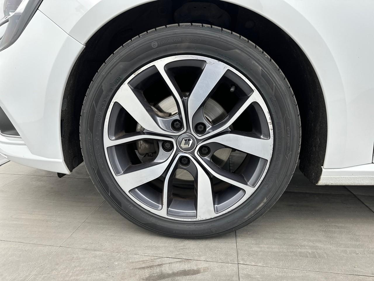 Renault Megane megane iv berline tce 130 energy intens — photo 14