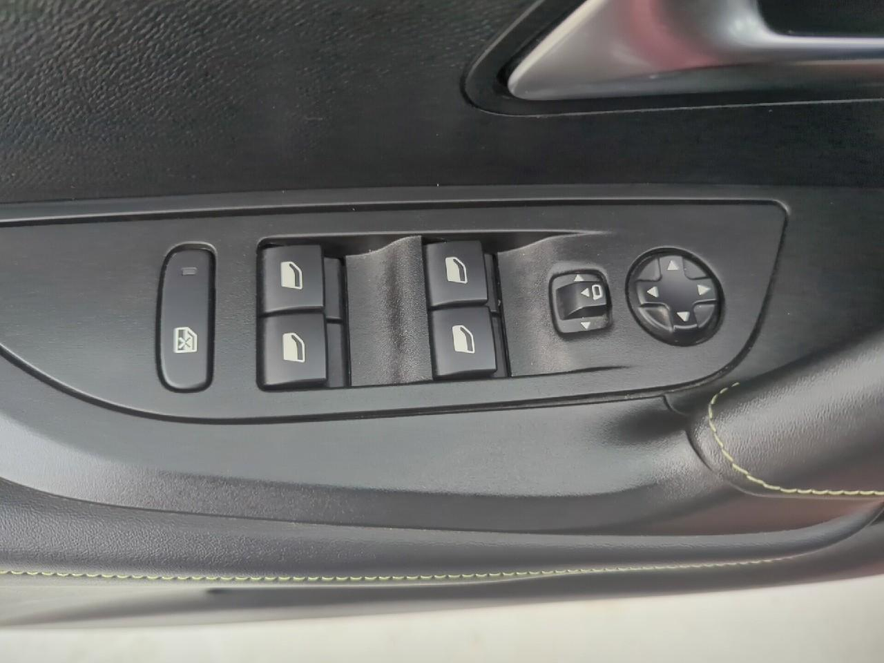 Peugeot 2008 puretech 130 s&s eat8 gt — photo 26