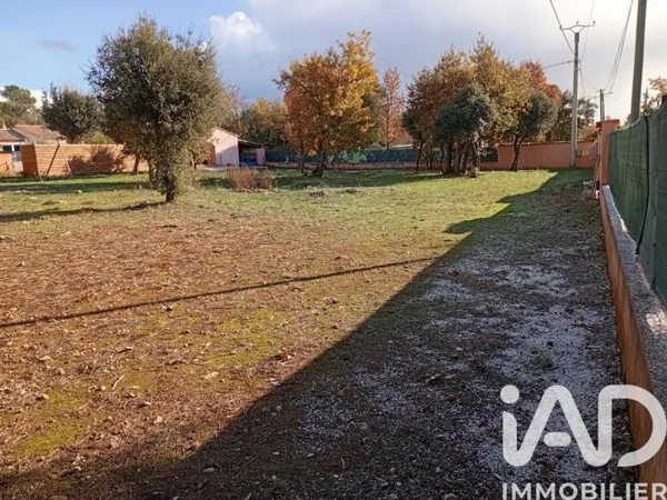 Terrain 650 m²