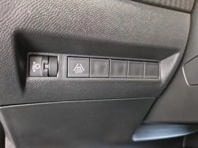 Peugeot 2008 1.2 puretech 130ch s&amp;s allure — photo 8