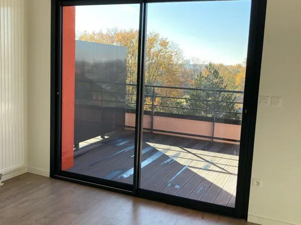 Studio avec terrasse et parking fleury les aubrais
