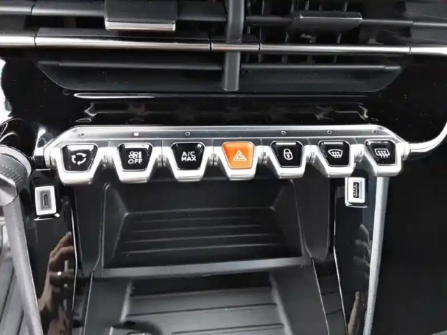 Peugeot 208 electrique 50 kwh 136ch — photo 23