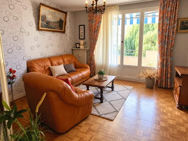 Appartement T3 avec balcon et cave - Entrée de Lons-le-Saunier