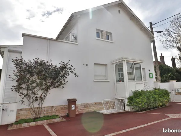Maison 7 pièces 273 m²