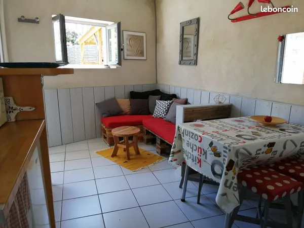 Petite maison individuelle meublee