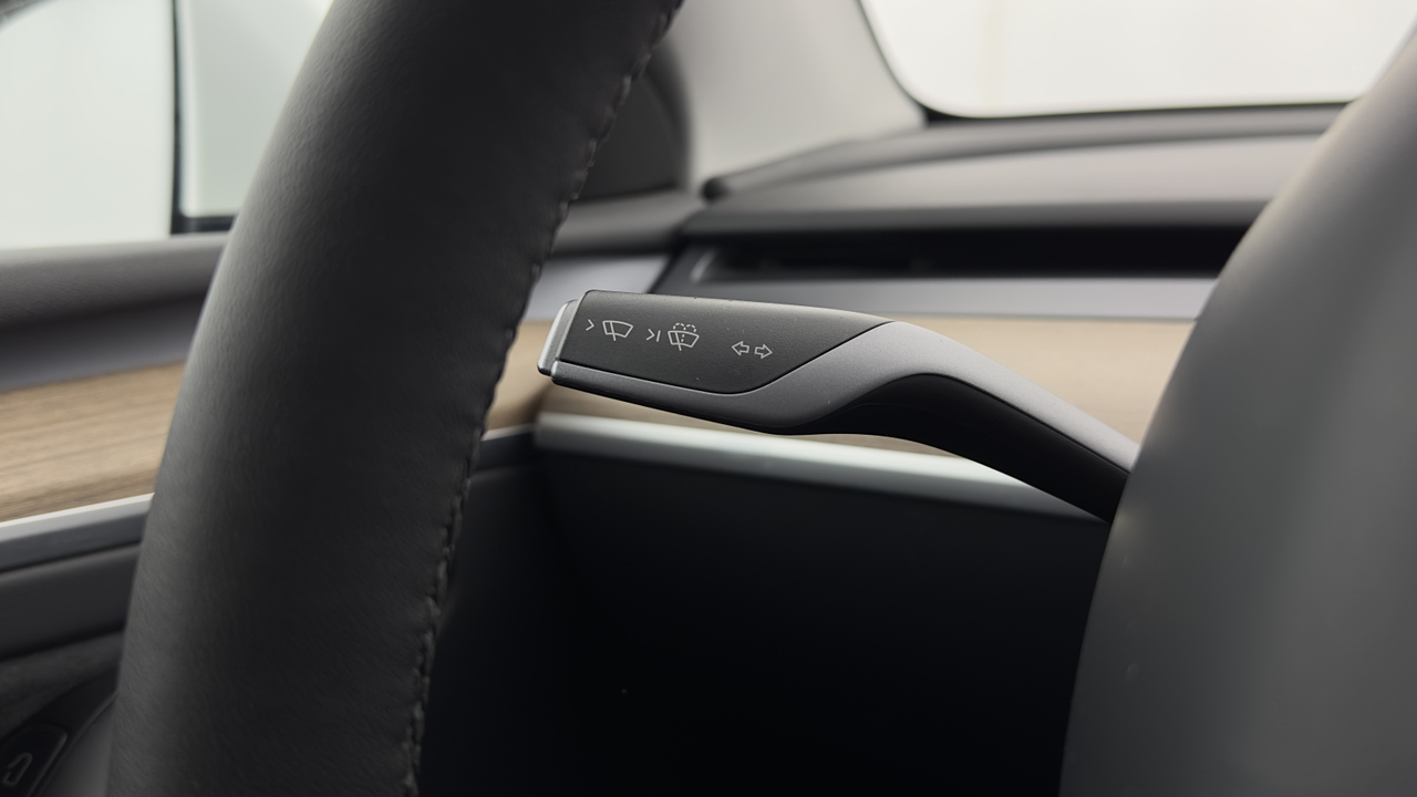 Tesla MODEL Y Standard RWD — photo 14