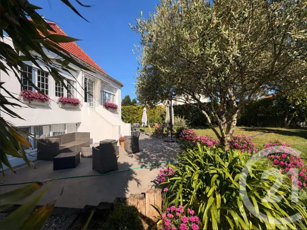 Maison 8 pièces 200 m²