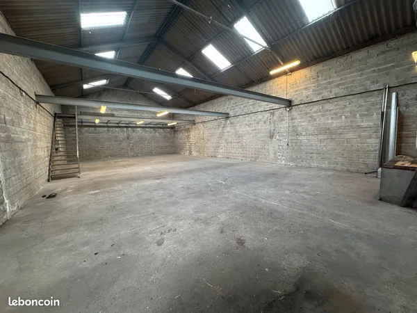 à louer ou à vendre - hangar / entrepôt / atelier / local industriel - 220 m²