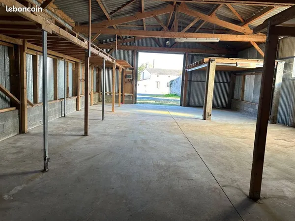 Local d’activité et entrepôt Location Saint-Paul-du-Bois 1p 80m² 200€