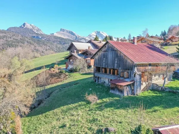 Ferme authentique avec potentiel d'exception sur terrain con