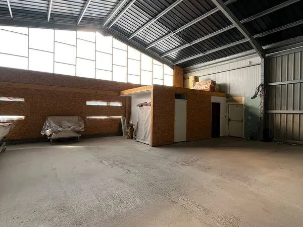 Local professionnel 164m²