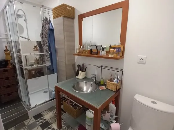 Studio dans maison de village
