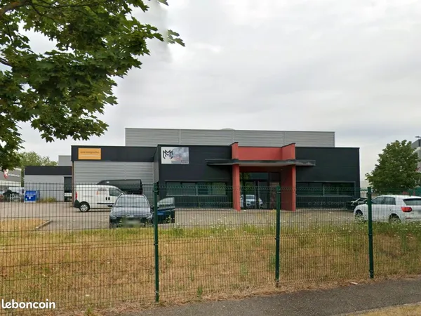 Molsheim Hall + bureaux sur terrain clos de 32 Ares