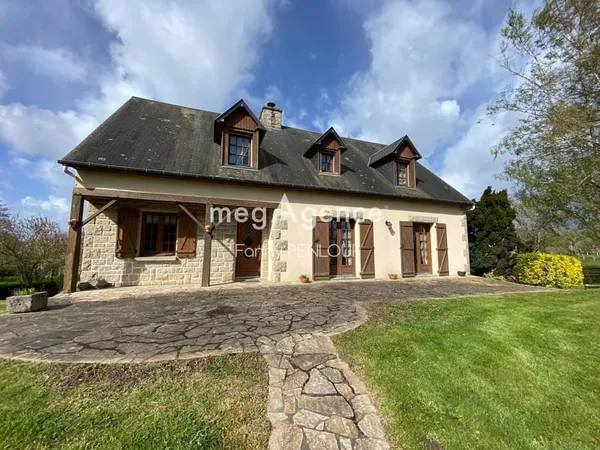 LE VAL SAINT-PERE 50300 : Maison de 140 m2 sur sous-sol complet et garage