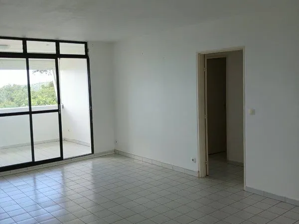À LOUER - BEL APPARTEMENT F4 DE 89 m² - BALATA, FORT-DE-FRANCE