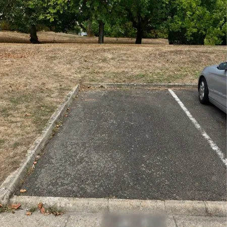 Place de Parking extérieur à Louer (Proche Gare La Hacquinière)