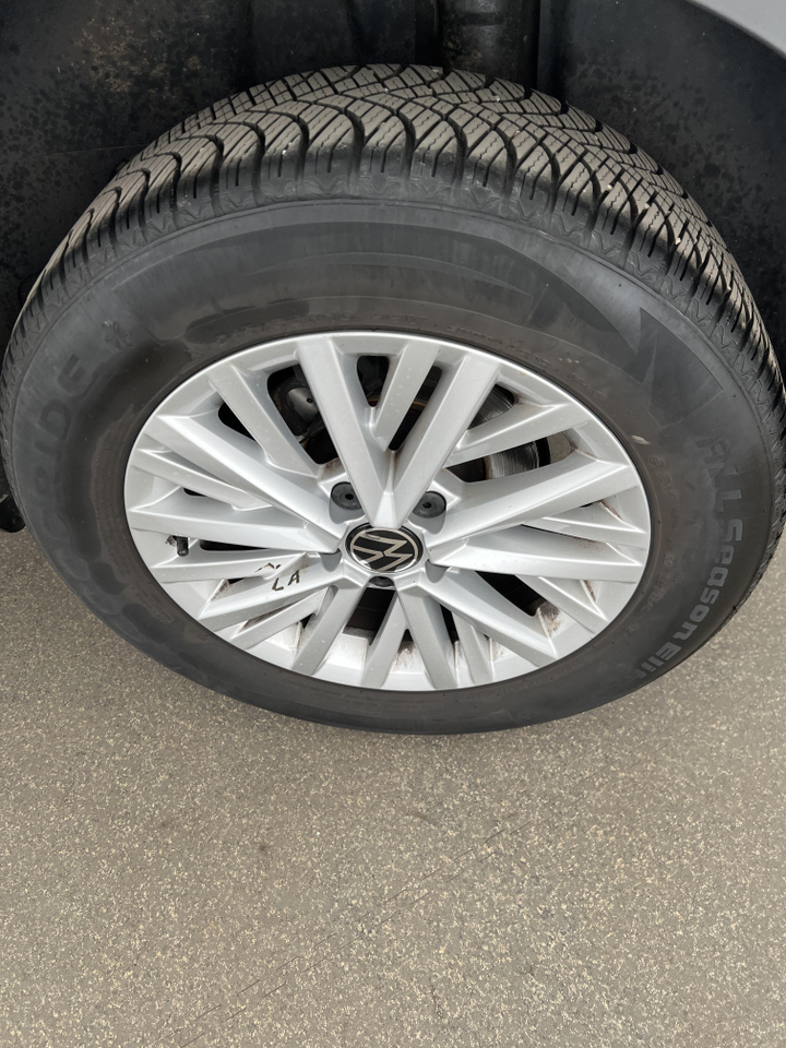 Volkswagen T-Roc — photo 43