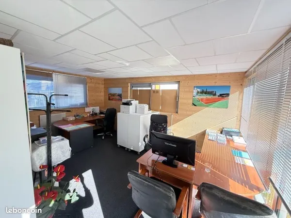 Bureau 45 m²
