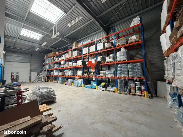 Local 500 m² Savigny-le-Temple