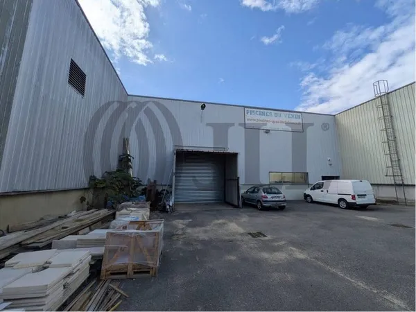 Local d'activité 667 m²